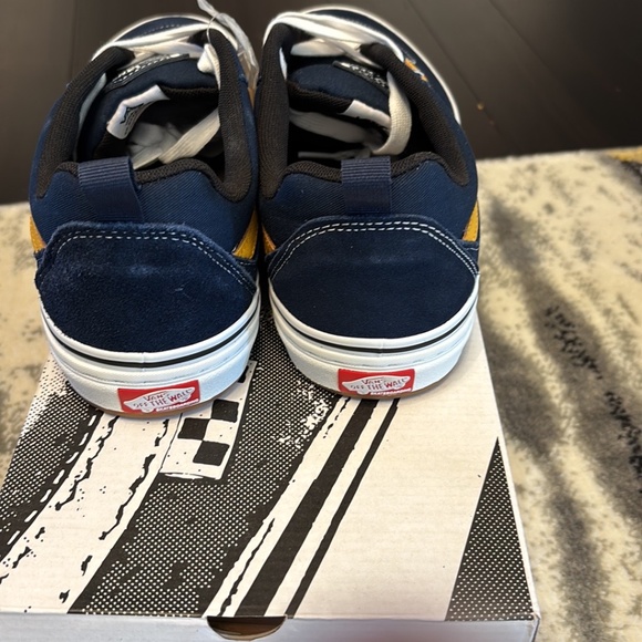 Men’s Vans 11.5 - Picture 5 of 5